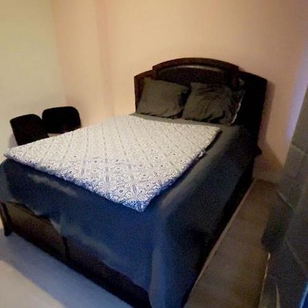 Private Double Bed Room Only With Balcony In Apartment Róterdam Exterior foto
