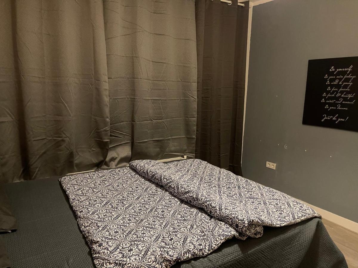 Private Double Bed Room Only With Balcony In Apartment Róterdam Exterior foto